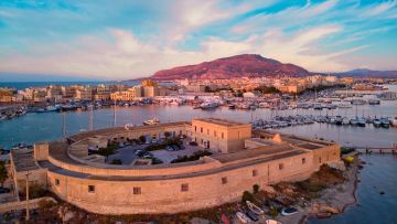 A historic centre full of history - 8