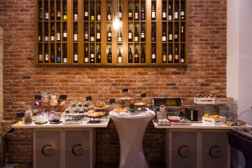 Ricca colazione a buffet a pochi passi dal residence - 48