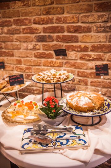 Ricca colazione a buffet a pochi passi dal residence - 11