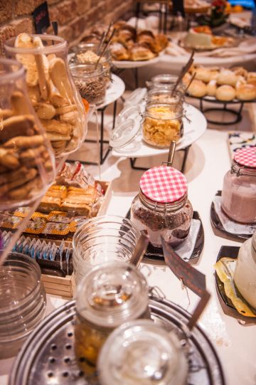 Ricca colazione a buffet a pochi passi dal residence - 40