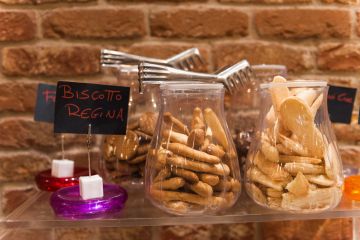 Ricca colazione a buffet a pochi passi dal residence - 35