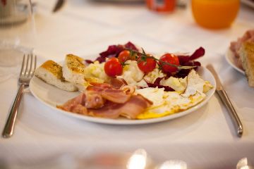 Ricca colazione a buffet a pochi passi dal residence - 16